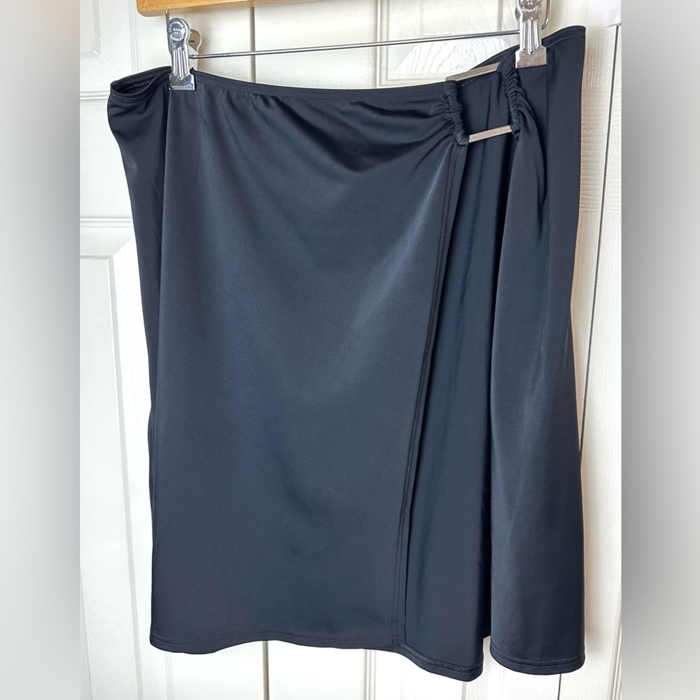 New LANDS END Swim Skirt Swimsuit Cover Up Bottoms Black Silver Buckle At Hip